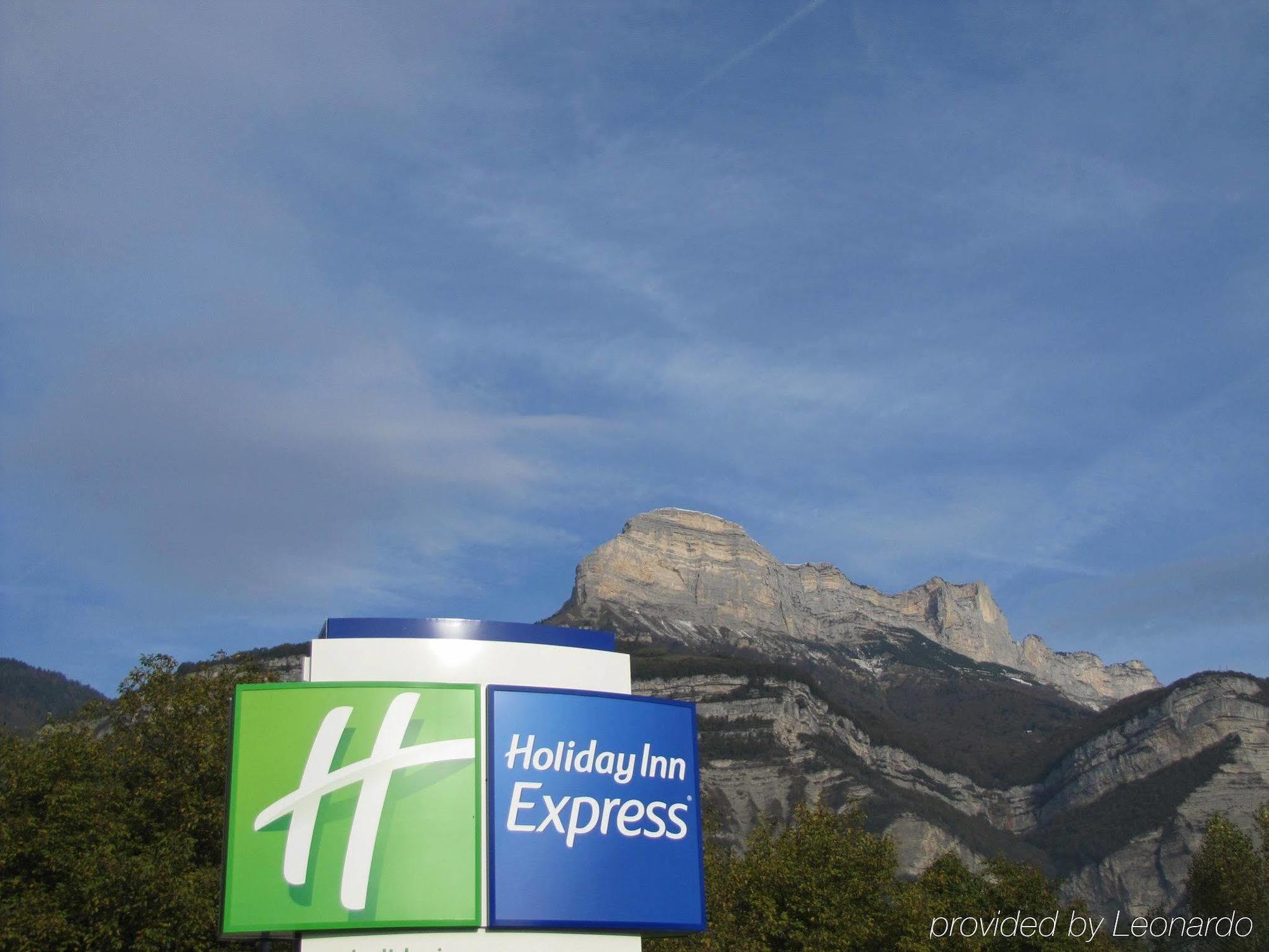 Holiday Inn Express Grenoble-Bernin Exterior photo